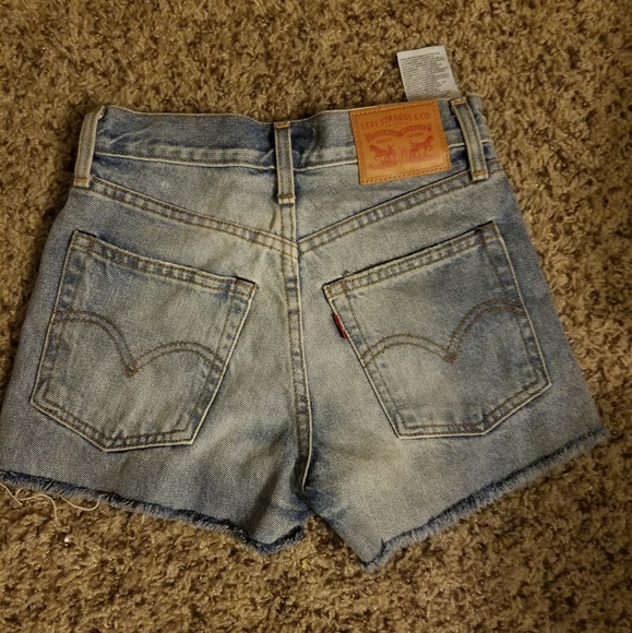Levi's denim shorts - Picture 2 of 3
